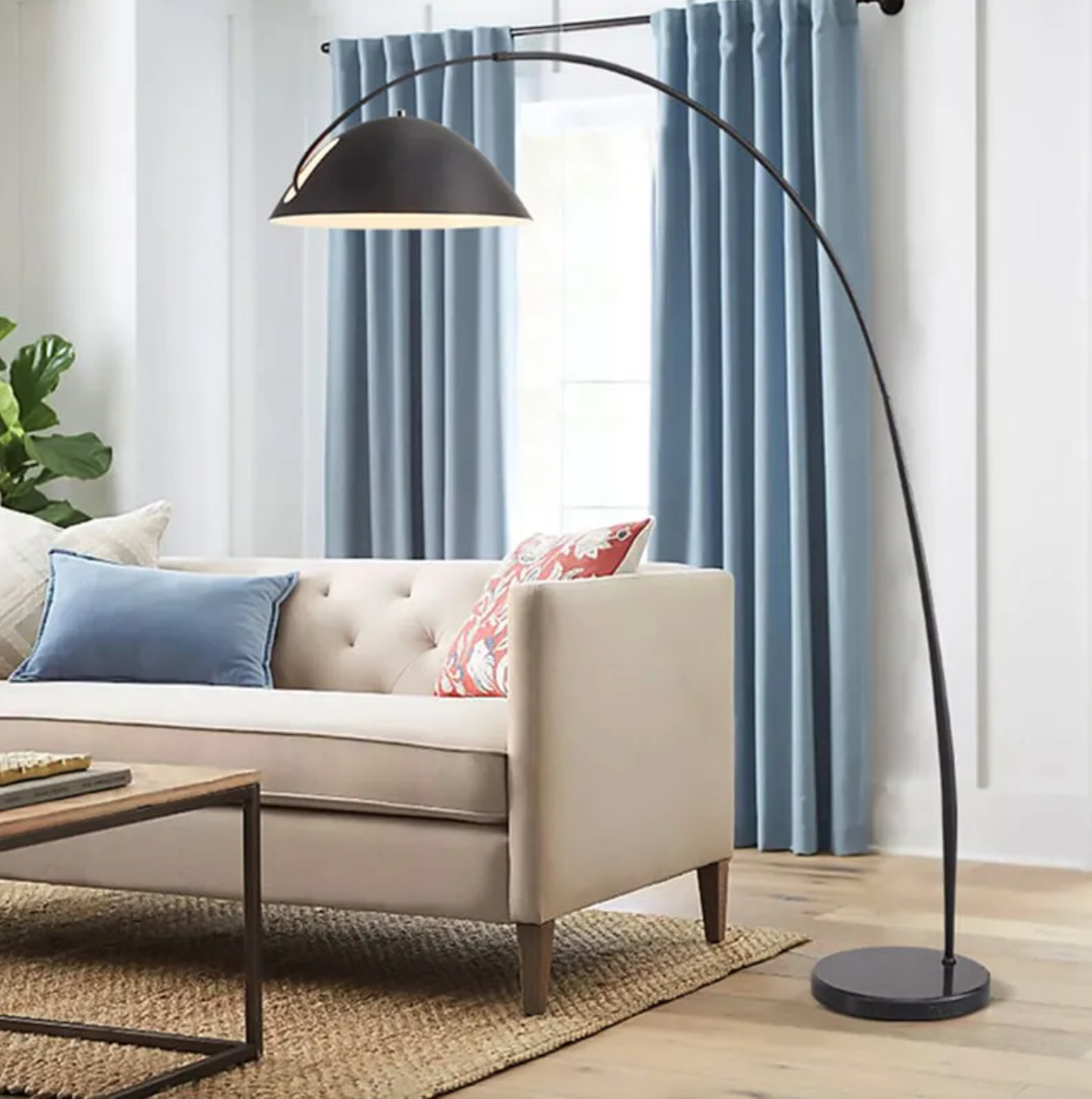 Lampadaire Arc Minimaliste – Noir Mat