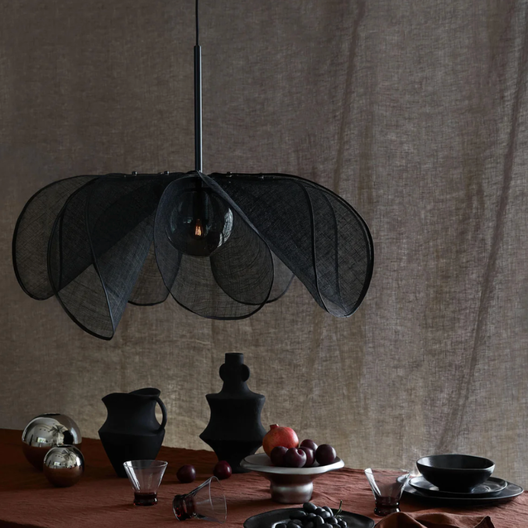 Suspension Fleur en Fibres Naturelles – Tressage Artisan, Finition Laiton
